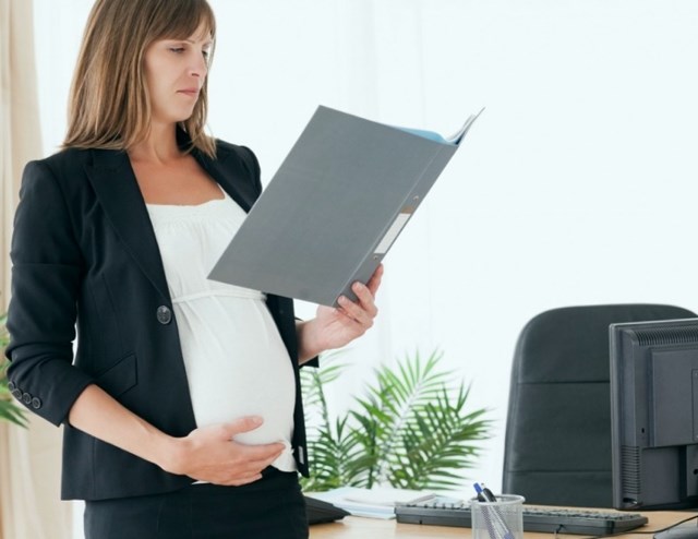 Принимать ли на работу беременную?