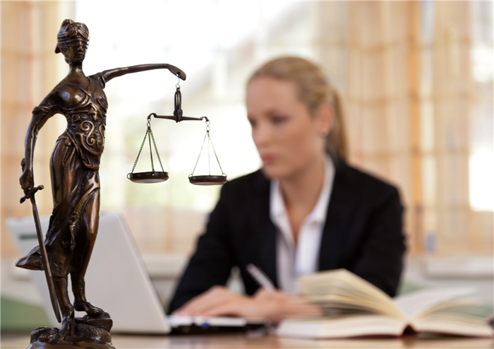 Судебная практика: определение стороны, принимаемой судами